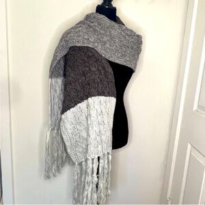 Cable & Gauge Soft Fringe Scarf NWT
